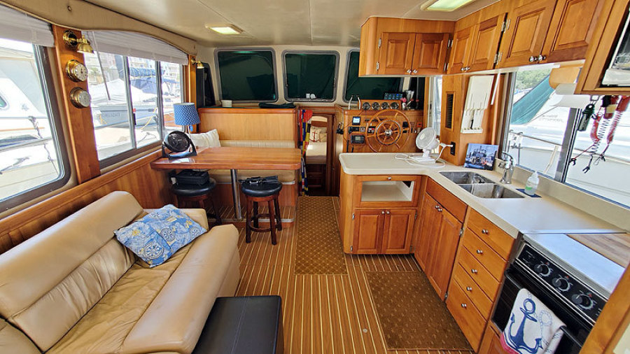 2004 Mainship 400 Sedan Trawler