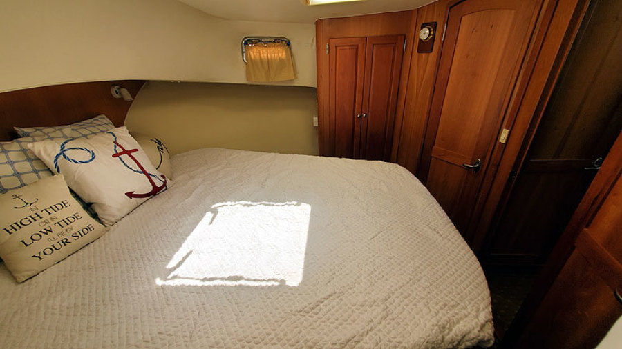2004 Mainship 400 Sedan Trawler