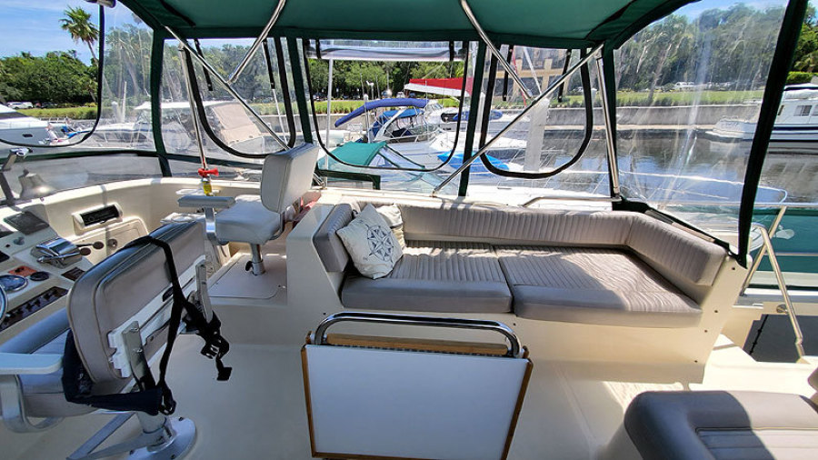 2004 Mainship 400 Sedan Trawler