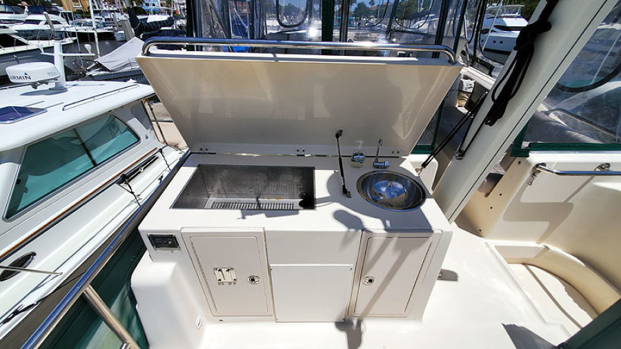 2004 Mainship 400 Sedan Trawler