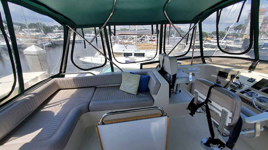 2004 Mainship 400 Sedan Trawler