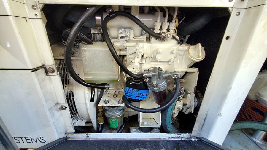 2004 Mainship 400 Sedan Trawler