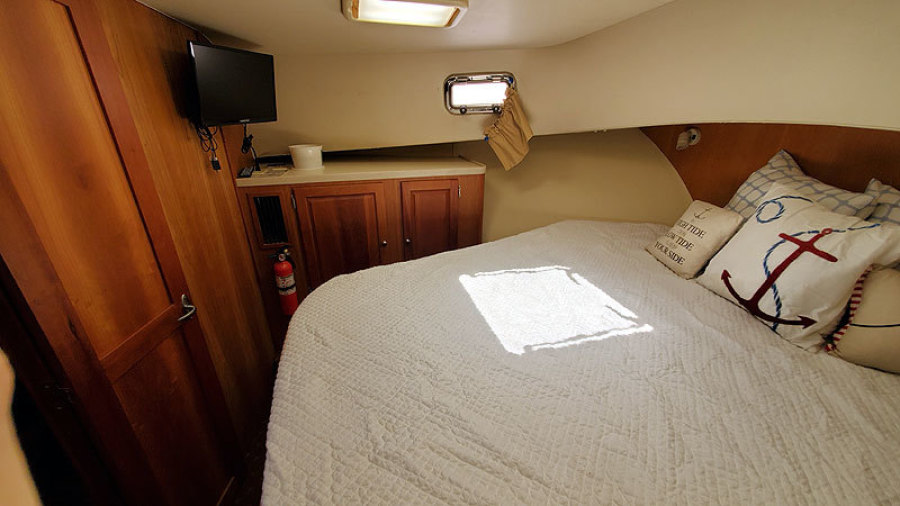 2004 Mainship 400 Sedan Trawler
