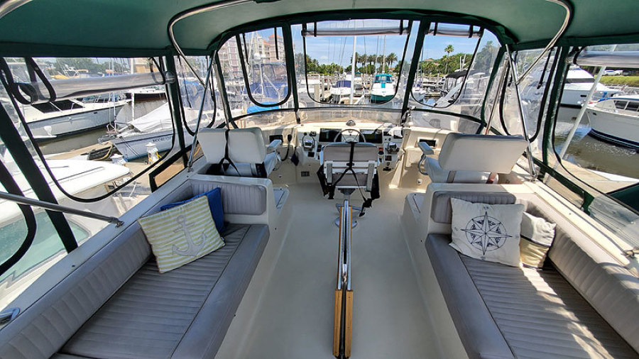 2004 Mainship 400 Sedan Trawler
