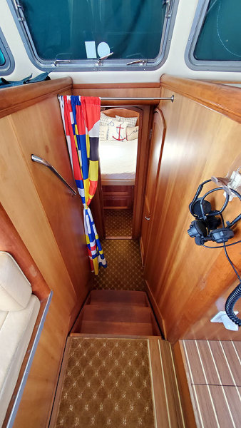 2004 Mainship 400 Sedan Trawler