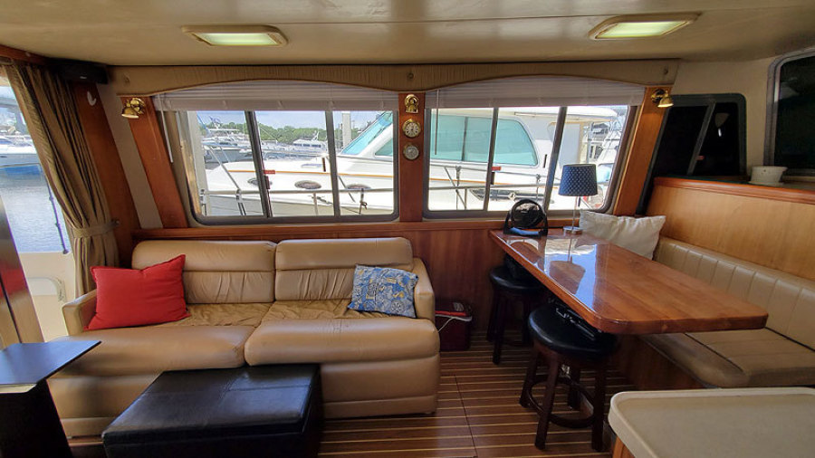 2004 Mainship 400 Sedan Trawler