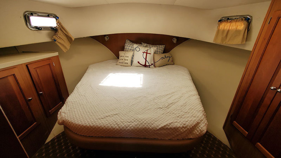 2004 Mainship 400 Sedan Trawler