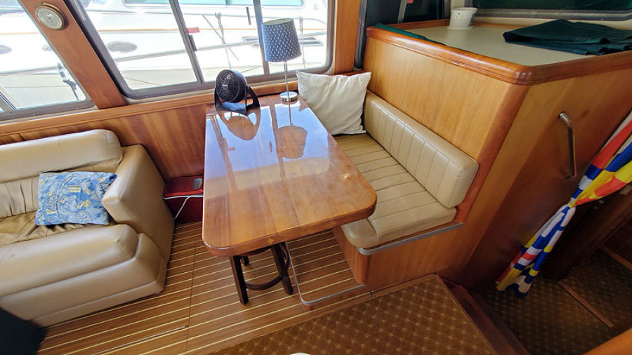 2004 Mainship 400 Sedan Trawler