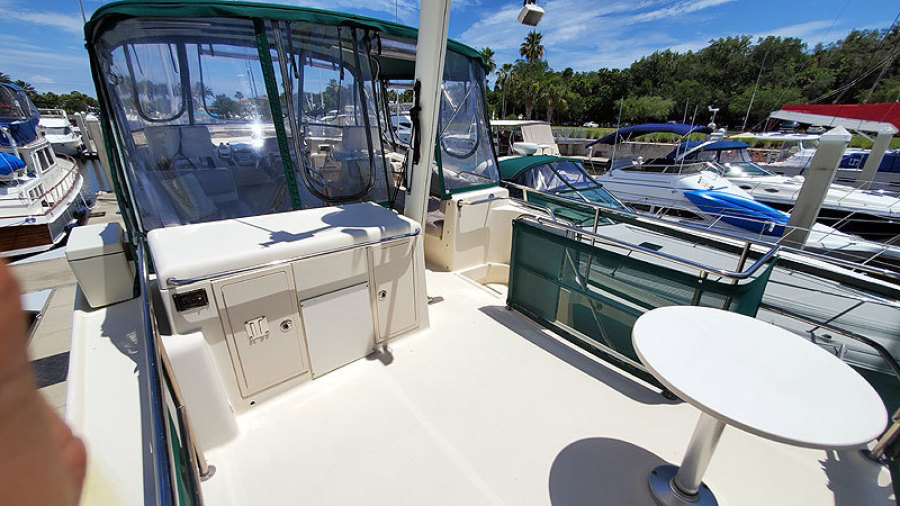2004 Mainship 400 Sedan Trawler
