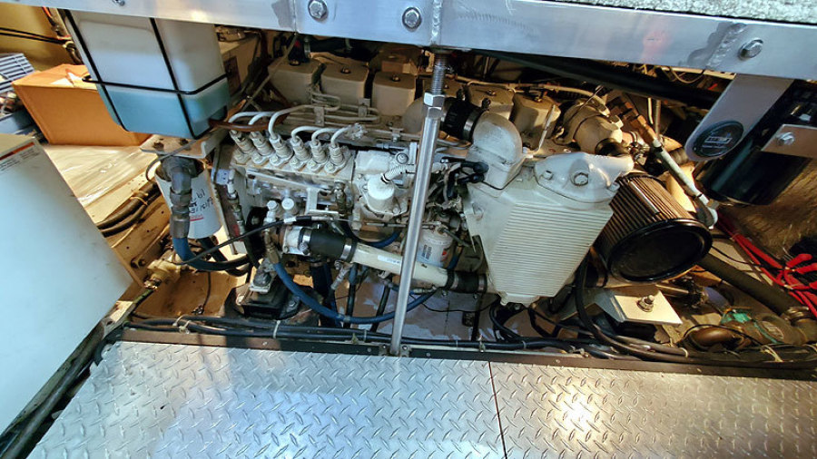 2001 Carver 444 Cockpit