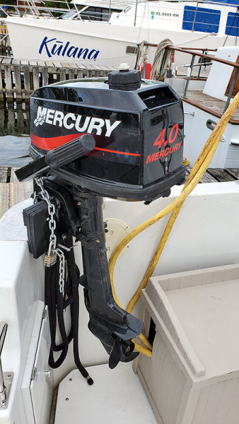 2001 Carver 444 Cockpit