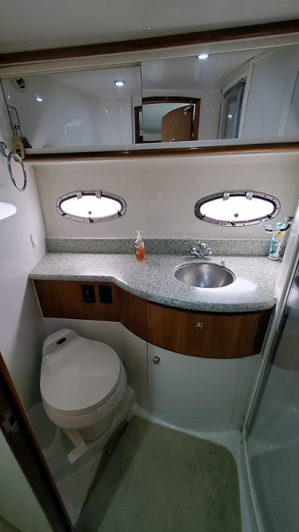 2001 Carver 444 Cockpit