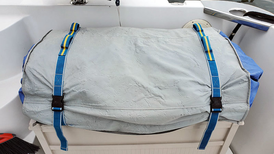 2001 Carver 444 Cockpit