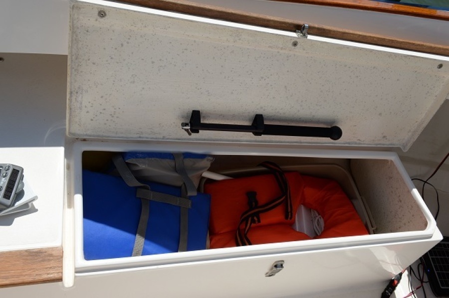 2011 Alerion Express 20