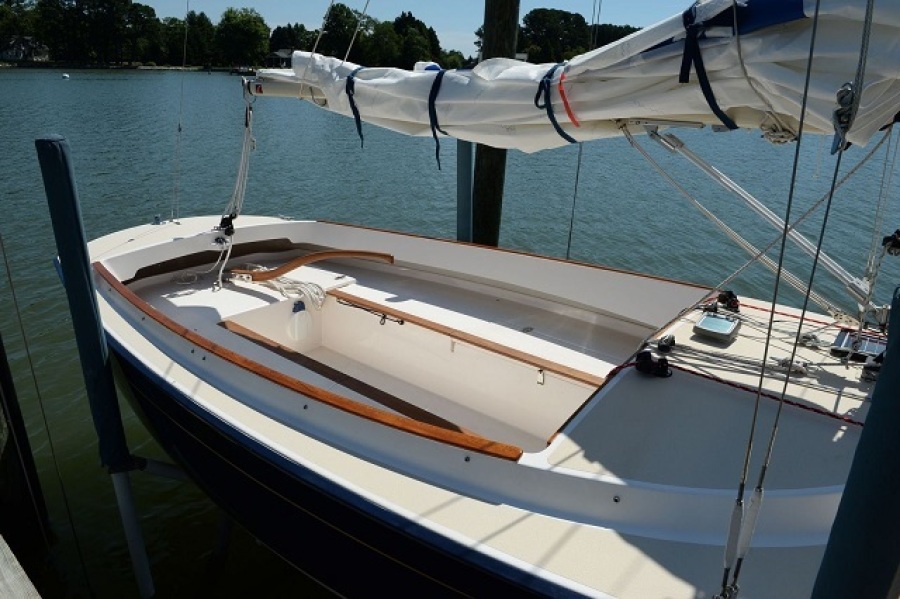 2011 Alerion Express 20