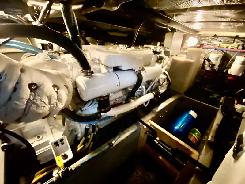 2008 Meridian 391 Sedan Bridge  528