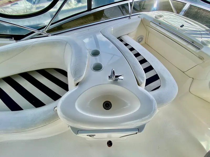 2008 Meridian 391 Sedan Bridge  526