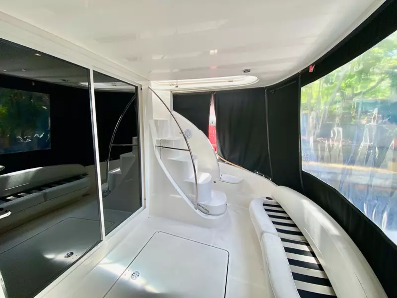 2008 Meridian 391 Sedan Bridge  513