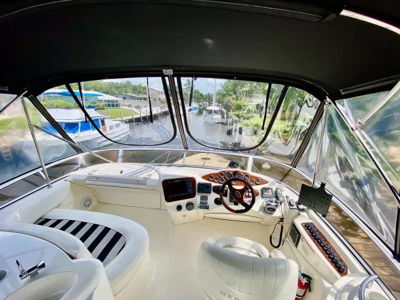 2008 Meridian 391 Sedan Bridge  520