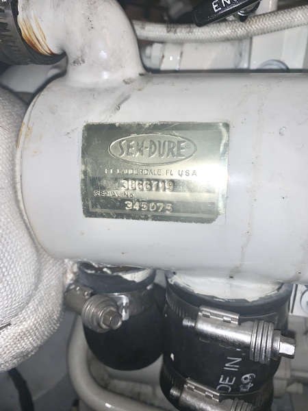 2000 Bayliner 3988