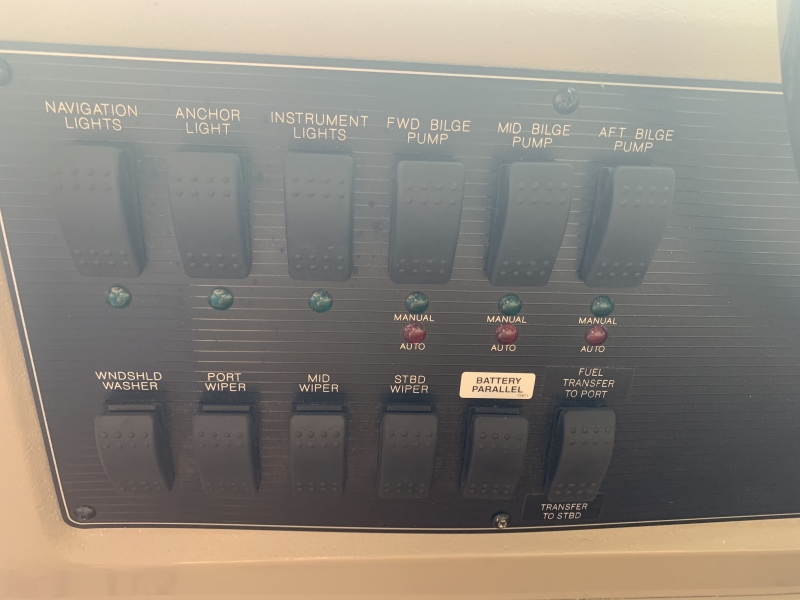 2000 Bayliner 3988