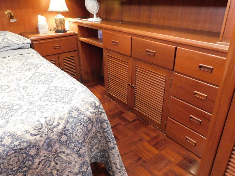 1998 Marine Trader Double Cabin