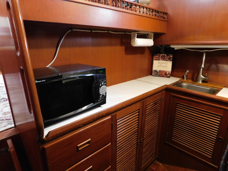 1998 Marine Trader Double Cabin