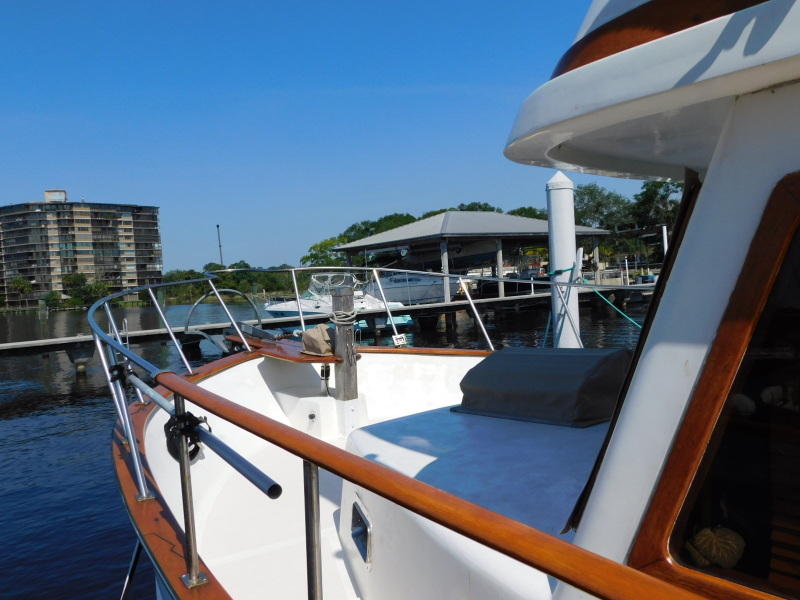 1998 Marine Trader Double Cabin