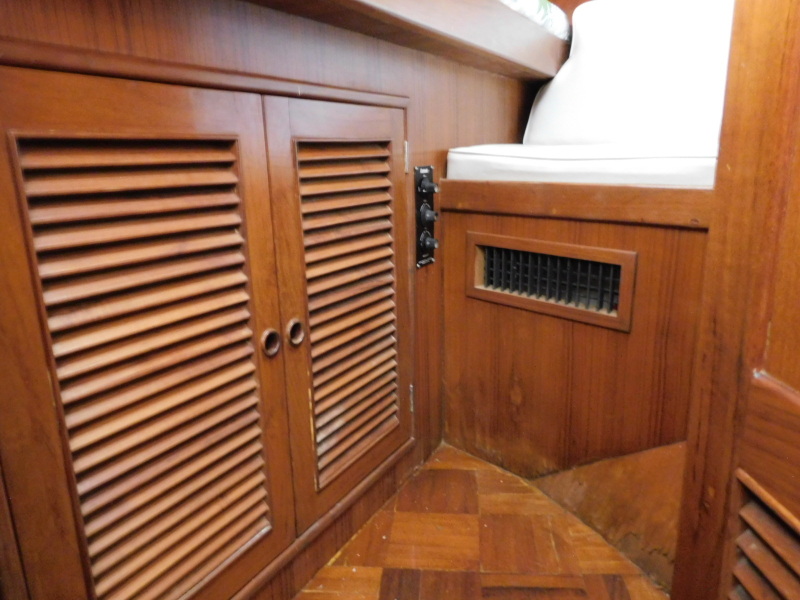 1998 Marine Trader Double Cabin