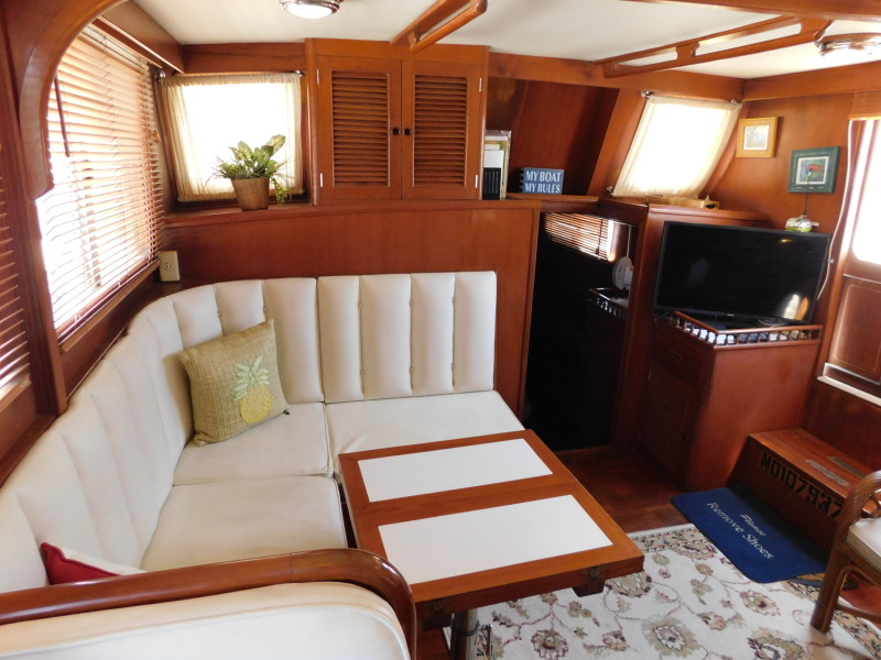 1998 Marine Trader Double Cabin