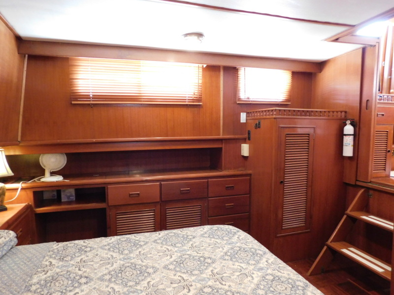 1998 Marine Trader Double Cabin