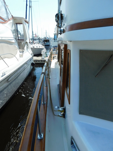 1998 Marine Trader Double Cabin