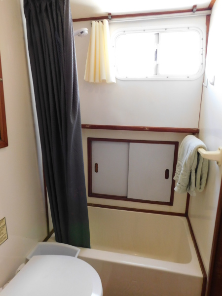 1998 Marine Trader Double Cabin