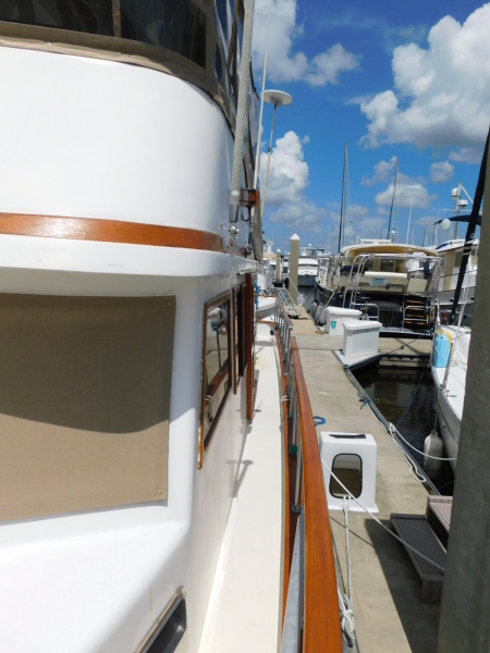 1998 Marine Trader Double Cabin