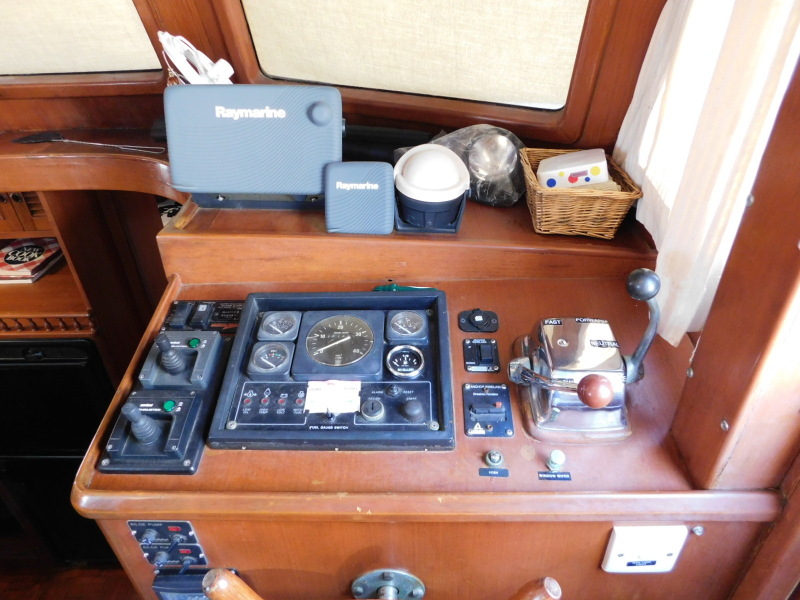 1998 Marine Trader Double Cabin