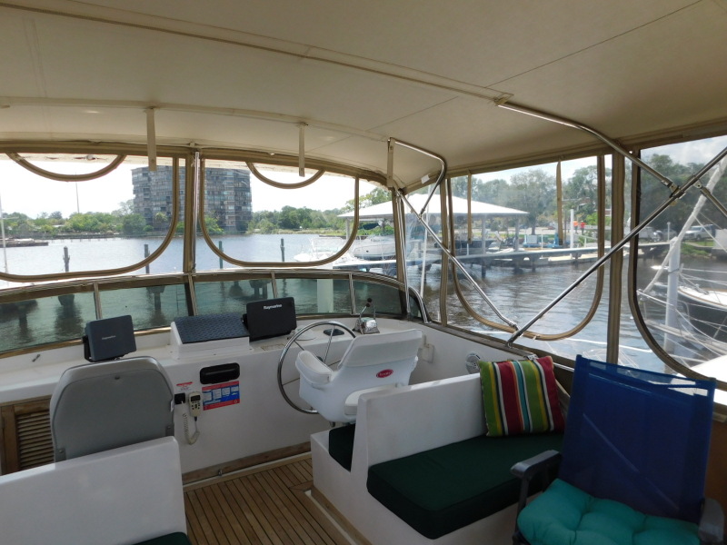 1998 Marine Trader Double Cabin