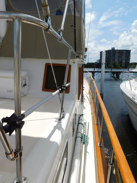 1998 Marine Trader Double Cabin