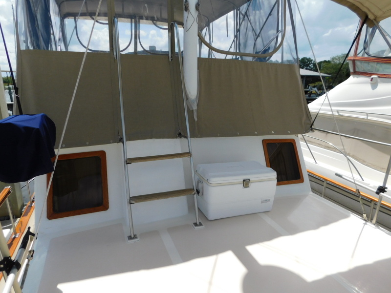 1998 Marine Trader Double Cabin
