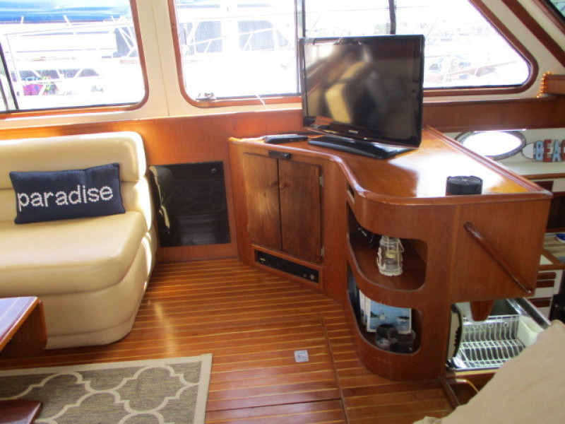 1990 Aquarius Trawler