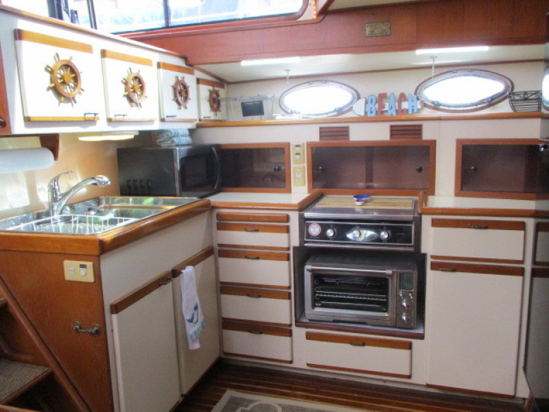 1990 Aquarius Trawler