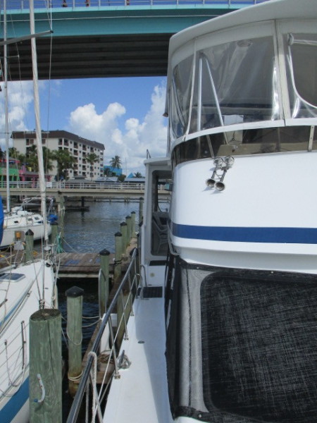 1990 Aquarius Trawler