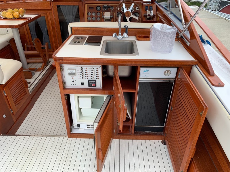 1992 Windsor Craft Picnic Boat