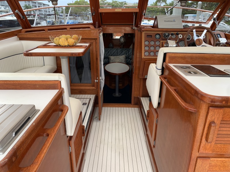 1992 Windsor Craft Picnic Boat
