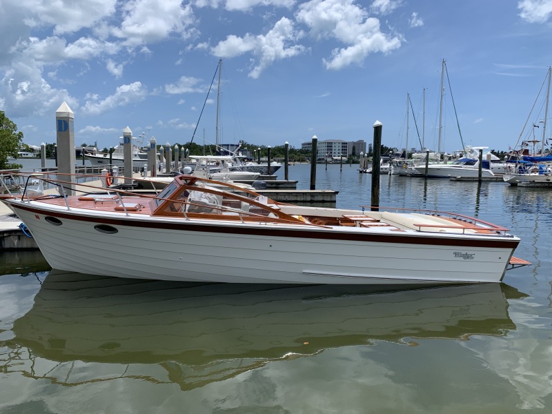 1992 Windsor Craft Picnic Boat