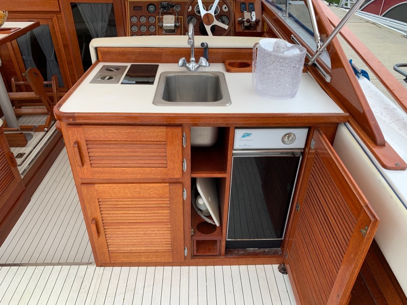 1992 Windsor Craft Picnic Boat