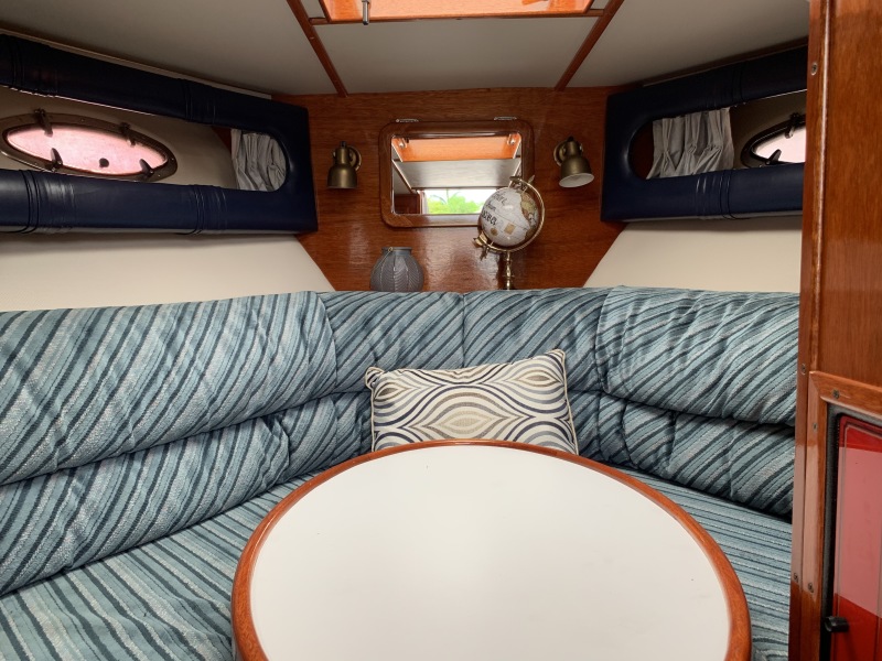 1992 Windsor Craft Picnic Boat