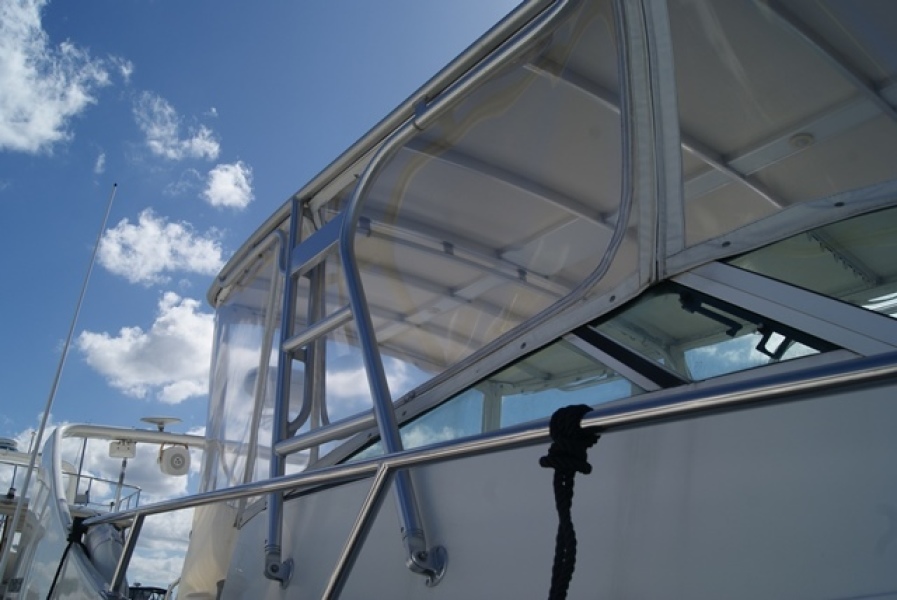 2004 Carver 360 Mariner