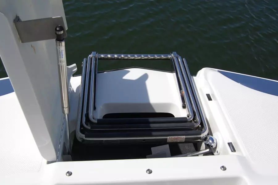 2018 Cobalt 25 SC