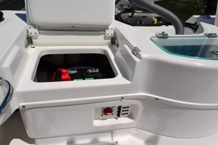 2017 Everglades 243 cc