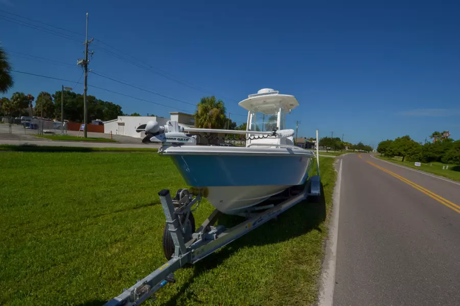 2017 Everglades 243 cc